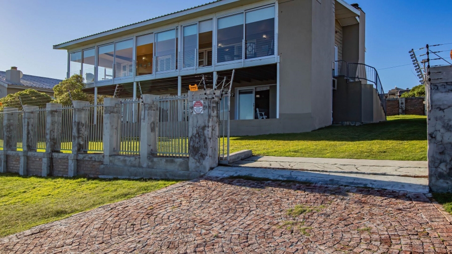 4 Bedroom Property for Sale in Perlemoenbaai Western Cape